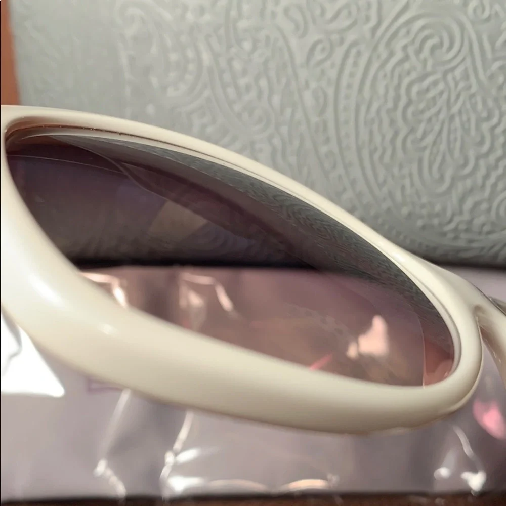 NWT ETRO Ivory w/black lace pattern sunglasses